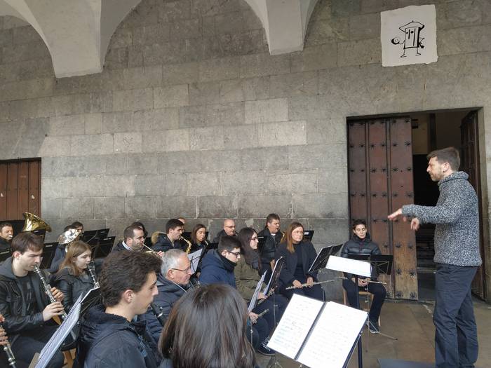 Urteko azken kontzertua eskaini du Kontzejupean Azkoitiko Udal Musika Bandak