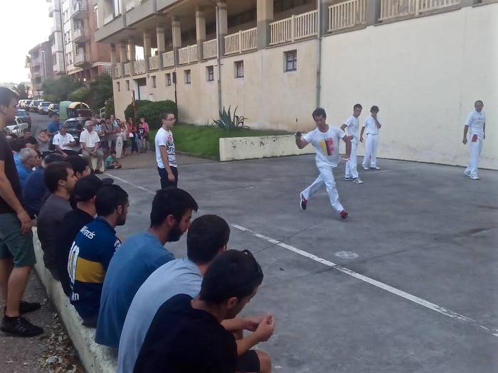 Oliden-Agirre bikotea da buruan ligaxka bukatzeko jardunaldi baten faltan