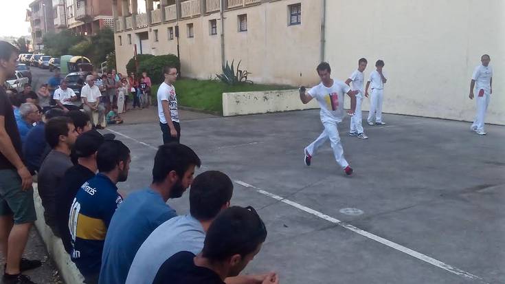 Oliden-Agirre bikotea da buruan ligaxka bukatzeko jardunaldi baten faltan