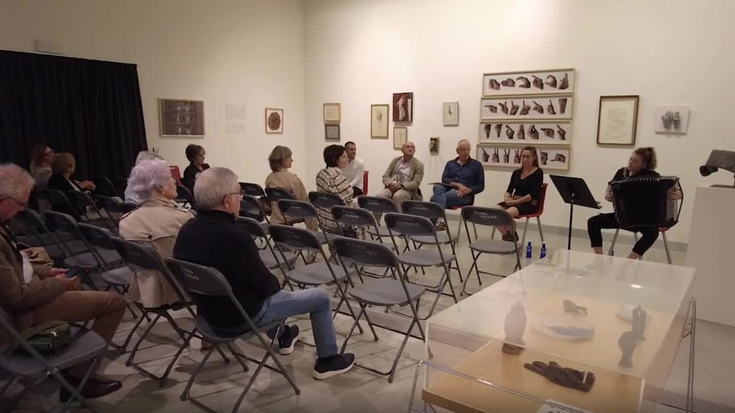 'Eskuak' artelan bilduma ikusgai da Oxford aretoan