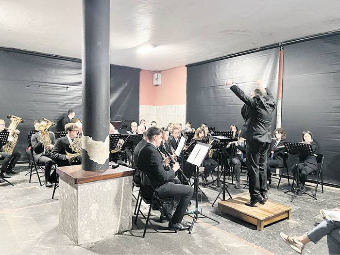 Herriarentzako eta herritarrekin egindako kontzertua prest dute