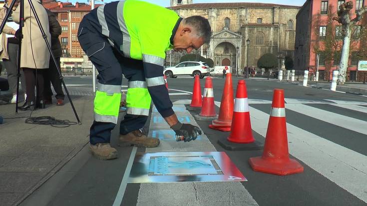 Azkoitian oinezkoen pasabideetan piktogramak margotu dituzte, autismoa duten pertsonen autonomia sustatzeko