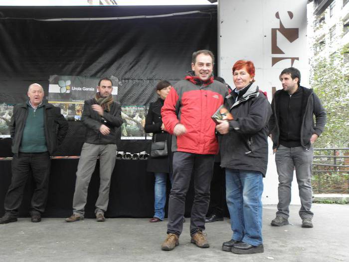 Aiara, Azpeitira eta Errezilera etorri dira Zumarragako Santa Lutzi feriko sari batzuk
