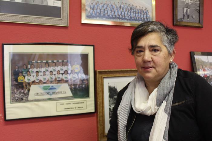 Inma Saenz de Santamariak Espainiako eskubaloi federazioaren bereizgarria jaso du