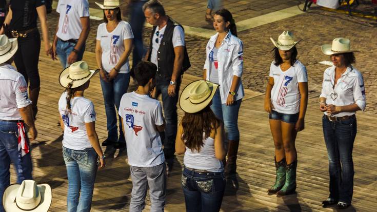 Country dantza ikastaroa antolatu du Astinduk bihar goizerako