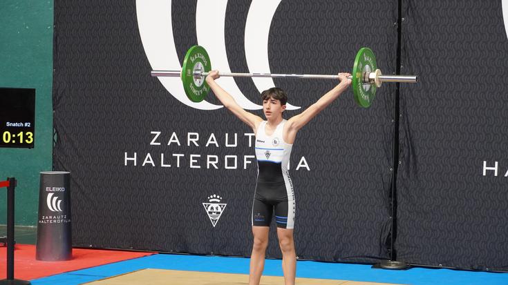 Gipuzkoako txapeldun izateko lehiatzen ari dira halterofiliako gaztetxoak