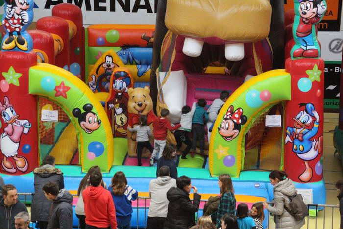 Gabonetako haur parkea prest dago Aritzbatalde kiroldegian