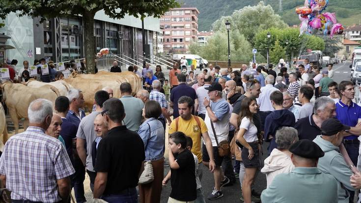 Txapelketetan adinako lehia jan-edanerako postuetan, Santio egunez