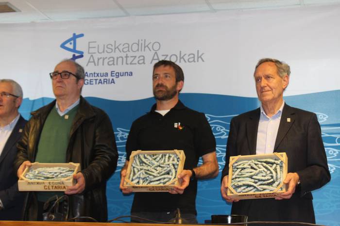 Zilarrezko antxoa Argiñanori