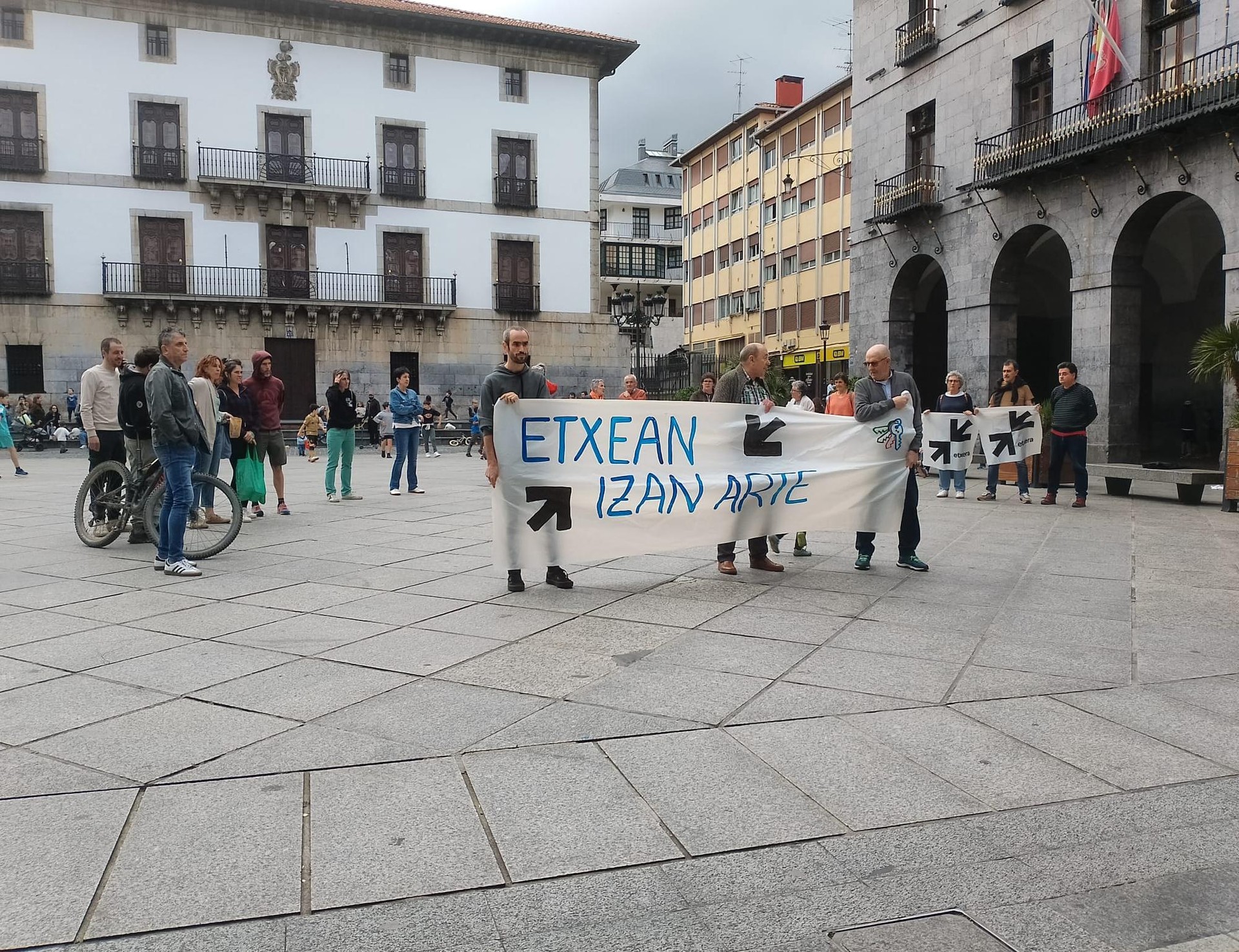 Presoen eskubideen alde egiteko elkartuko dira bihar plazan