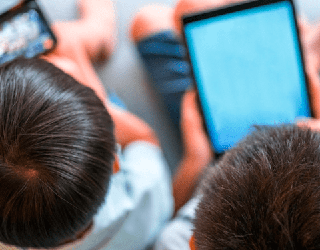 Haurrek zein nerabeek teknologiarekin duten harremanari buruzko bi hitzaldi antolatu ditu Altxa Buruak