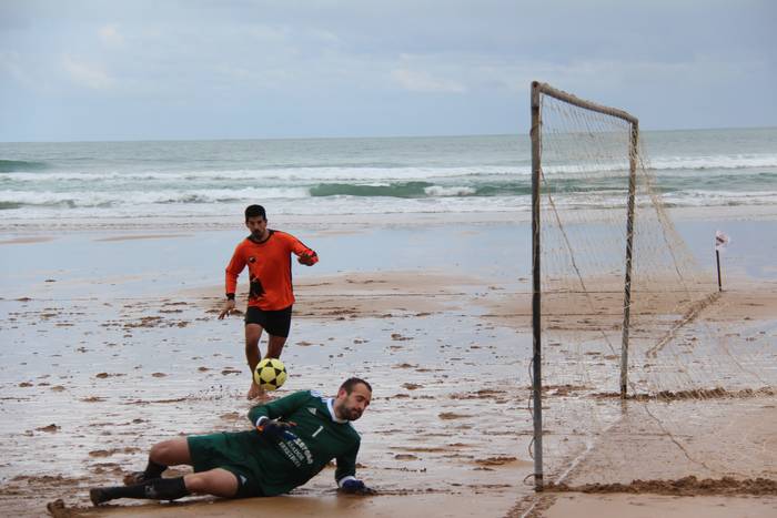 Giro onean jokatu dute Zarauzko Hondartza Futboleko bederatzigarren jardunaldia ere