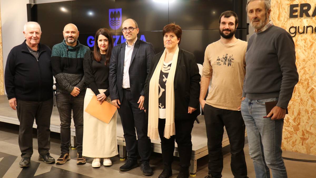 Frankismoan Elizak izan zuen rolaz jardun dute solasean