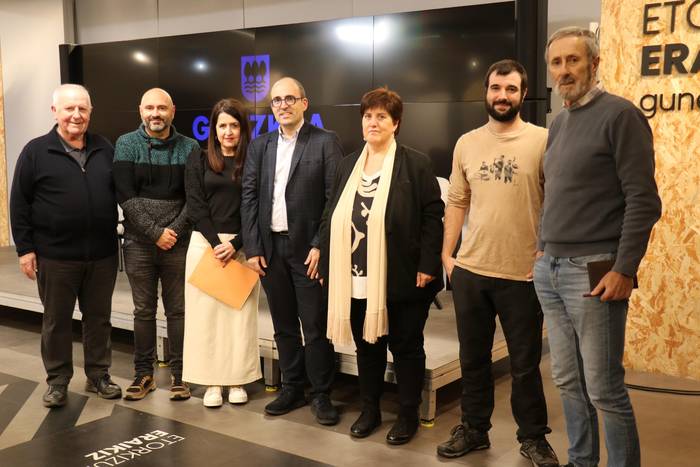 Frankismoan Elizak izan zuen rolaz jardun dute solasean