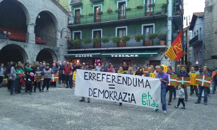 Kataluniako erreferendumari babesa adierazi diote hainbat zestoarrek