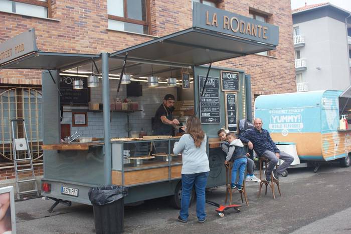 Epea zabaldu du udalak San Telmo eta San Pedro jaietan janari postuak jartzeko