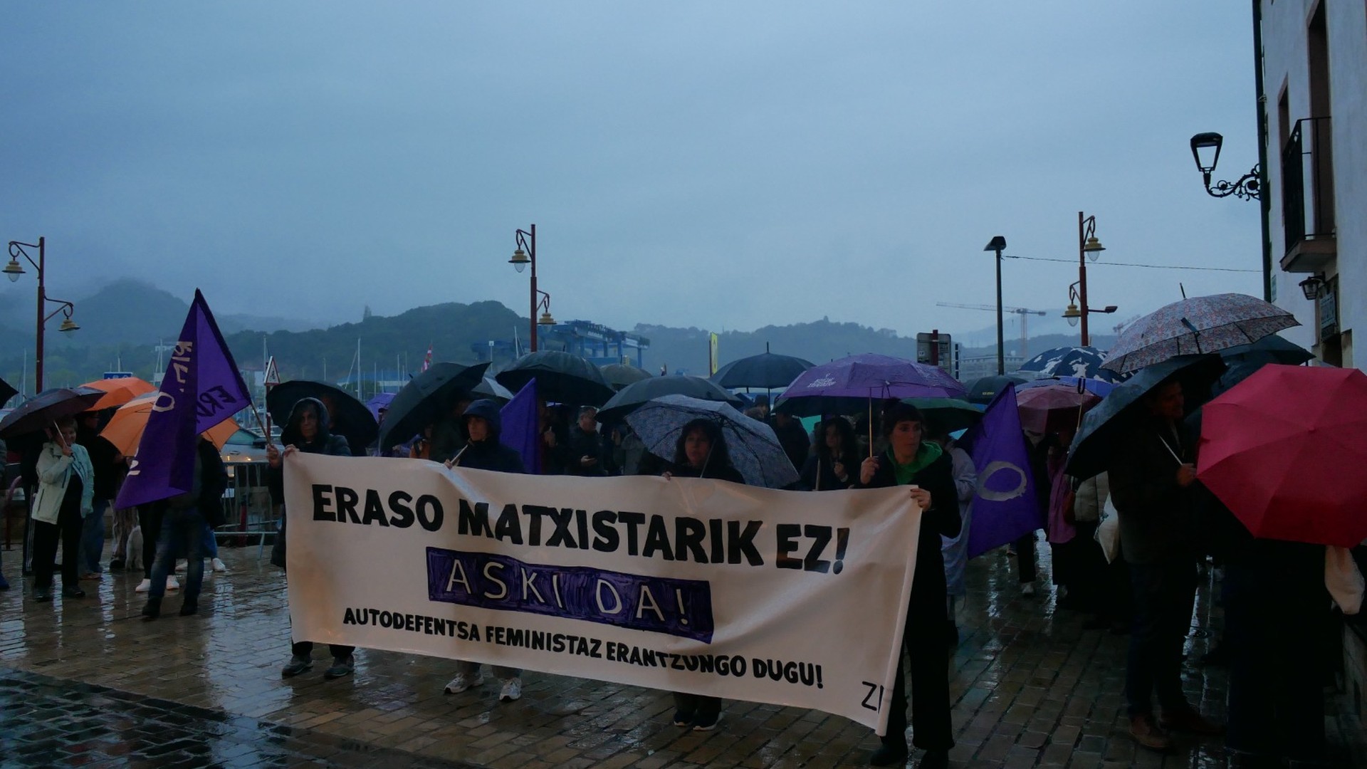 Gogor salatu dute Angeluko neska gaztearen heriotza