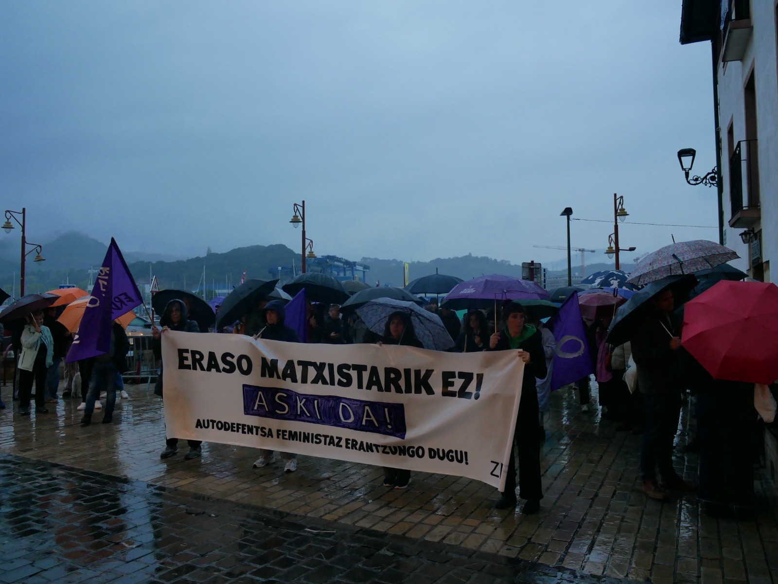 Gogor salatu dute Angeluko neska gaztearen heriotza