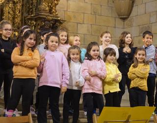 Gabonetako kontzertu ederra eskaini dute Danbolin musika eskolako ikasleek