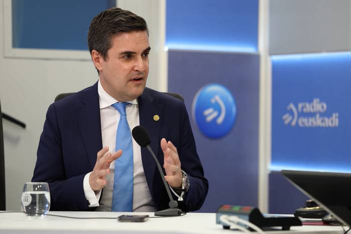 Mikel Jauregi: "Industriako lanpostuak nahi dituzte gure seme-alabek, ez pintxo-potekoak"