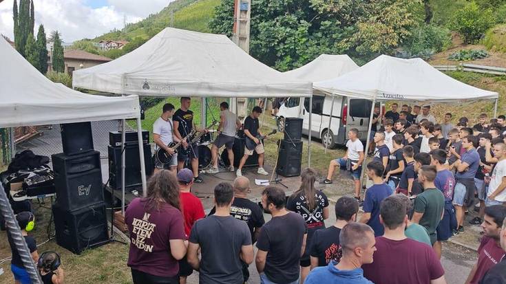 Jendaurrean eta sorlekuan estreinatu dute 'Zubizar Hits' diskoa