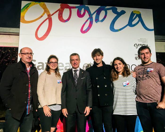 Eusko Jaurlaritzak antolatutako Gazteak eta Memoria ekitaldian gonbidatuak