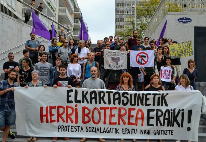 Astelehenean deklaratuko duten bi zarauztarrei babesa ematera joateko hitzordua Zarautzen