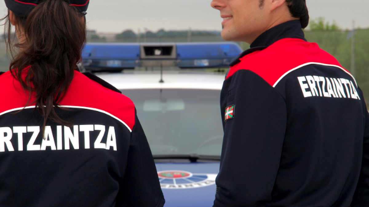 Ertzaintzak gidari bat atxilotu du Zestoan, polizia kontrol batetik ihes egin ostean