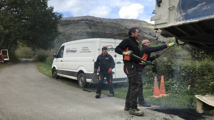 Bukatu dituzte Elosiagan, Izarraitzen nahiz Aratzerrekan hainbat baserri bide konpontzeko lanak