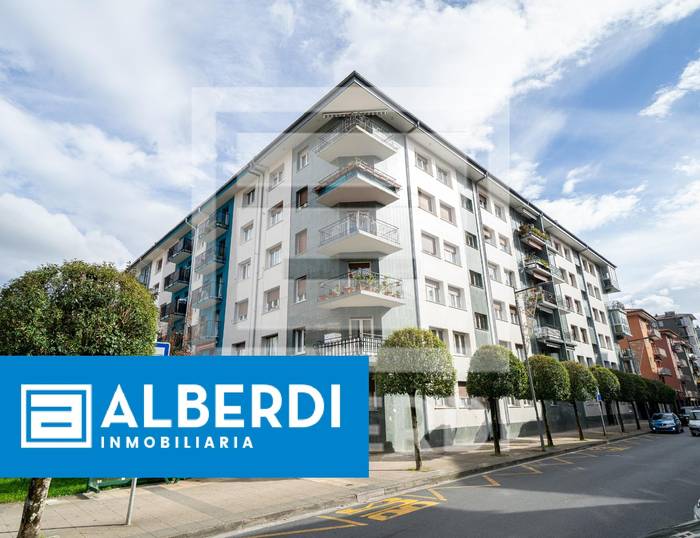 Alberdi Inmobiliaria: hiru logelako etxebizitza Julio Urkixo etorbidean