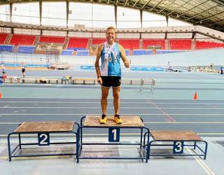 Alberto Rebollok urrezko domina bat eta zilarrezko bi lortu ditu Euskadiko Master Atletismo Txapelketan