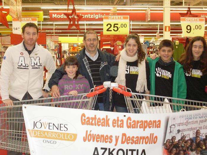 Gazteak eta Garapena erakundeak 6.450 kilo janari bidaliko ditu Azkoititik Beninera