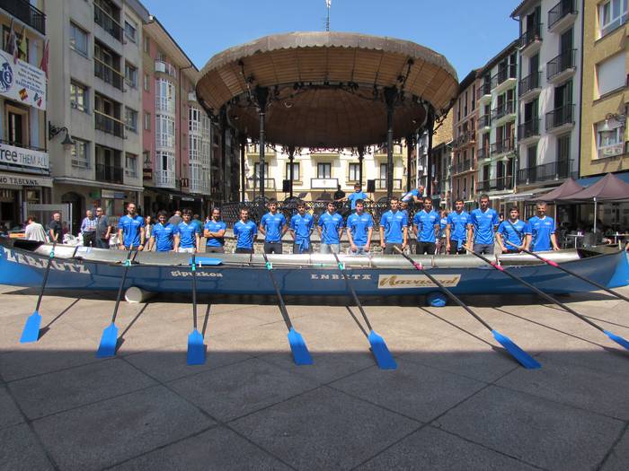 Zarautz Arraun Elkarteak aurtengo trainerua aurkeztu du
