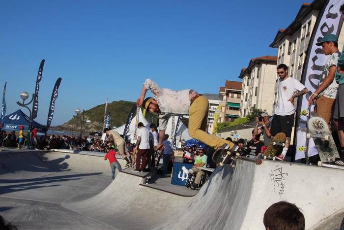 Argazki Galeria: Giro ederra izan zen atzo Pro Zarautz skate saioan