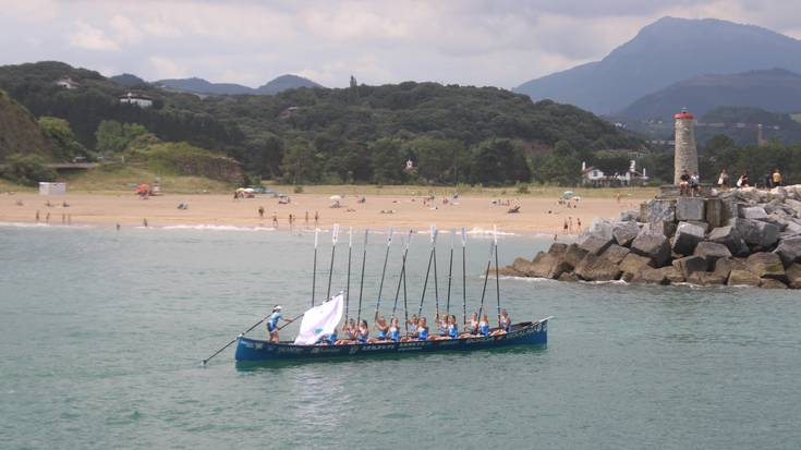 Zarautzek eta Pedreñak irabazi dituzte ezustekoz betetako Zumaiako banderak
