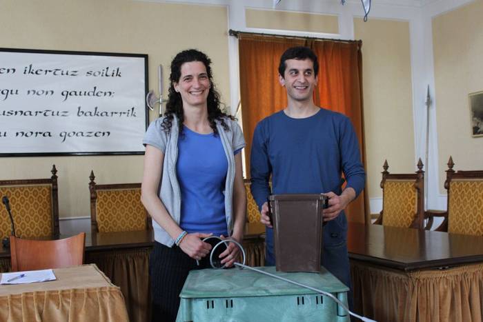 Bihar goizean bi errefusa edukiontzi aztertuko dituzte Getariako frontoian