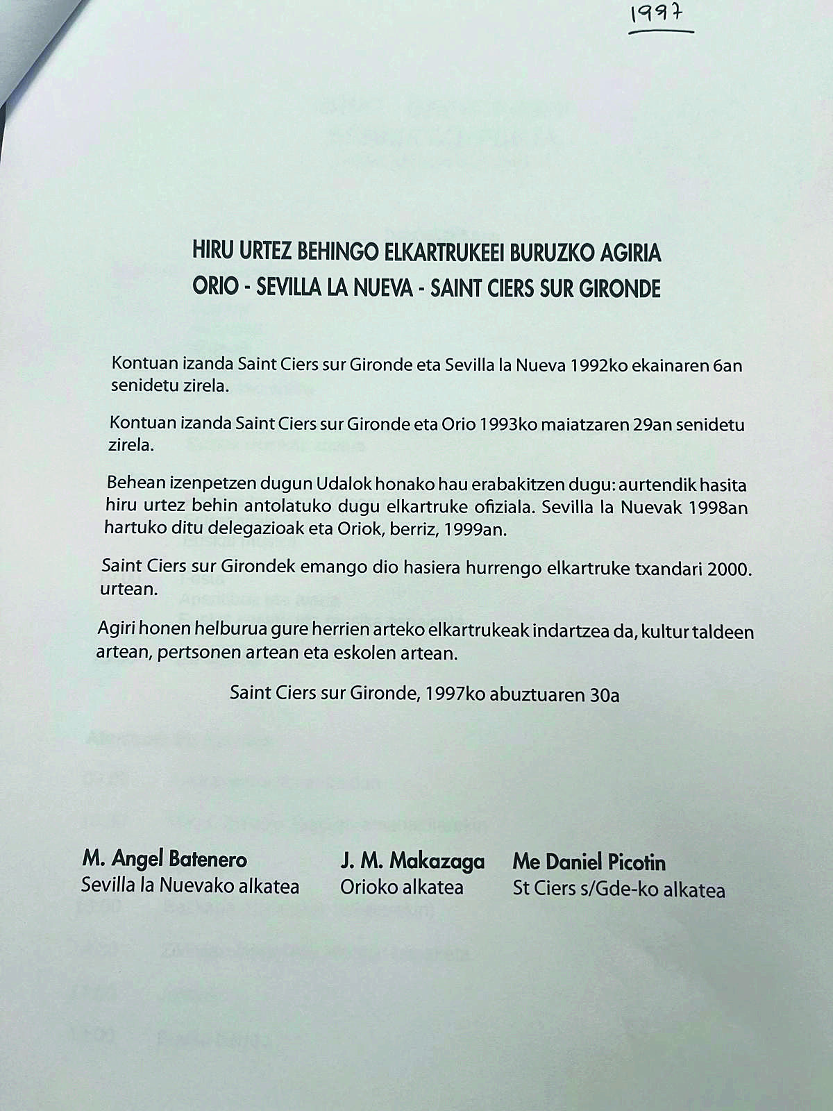 Hitzarmena hirutara eta Bordeleko ardoa