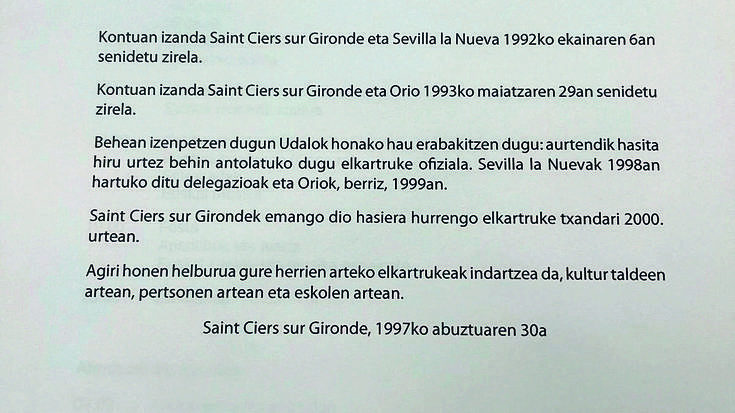 Hitzarmena hirutara eta Bordeleko ardoa