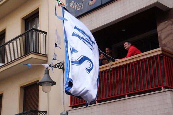 Santa Marinako bandera igo dute kapaxkotarrek