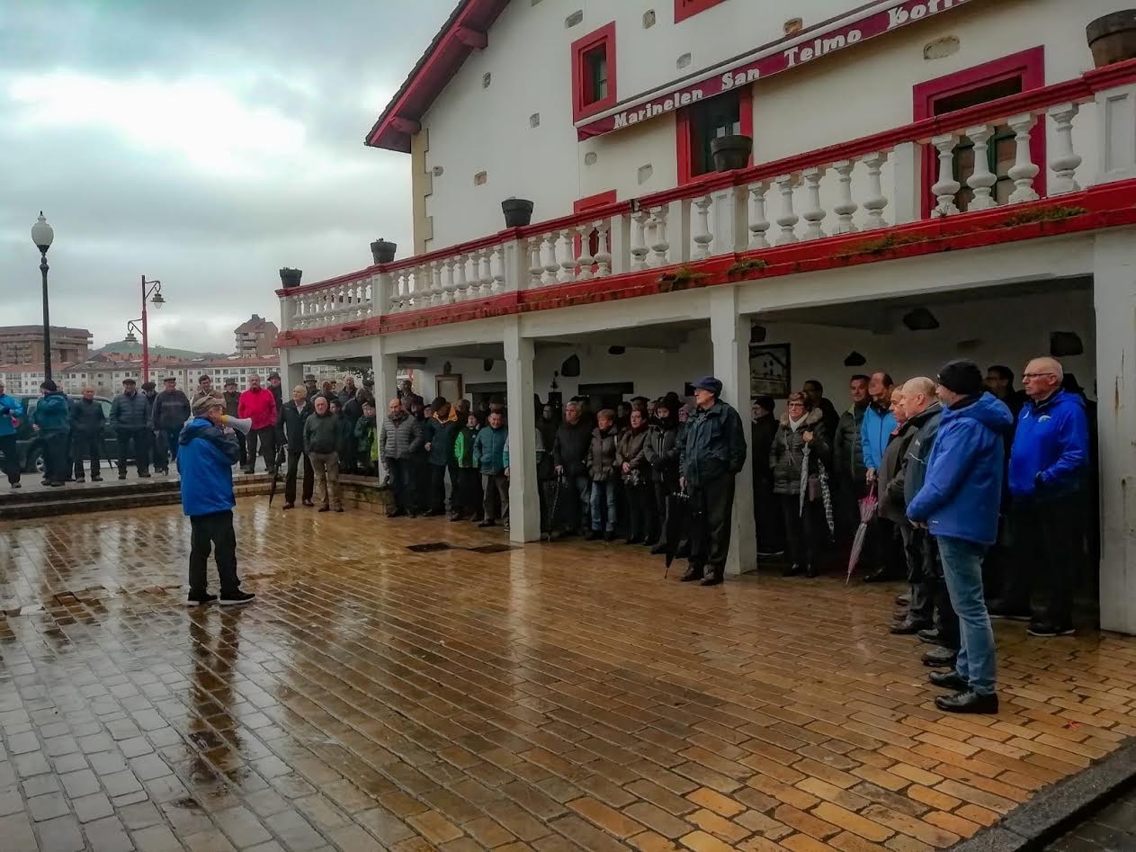 Ia urtebete, eta protestak eteteko asmorik ez