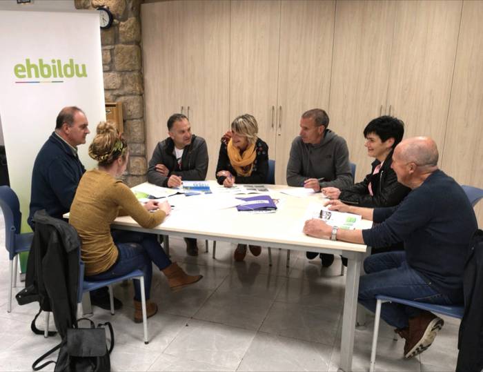 EH Bilduko hautetsiak eta hautagaiak Getariaren egungo egoera errepasatzeko elkartu dira