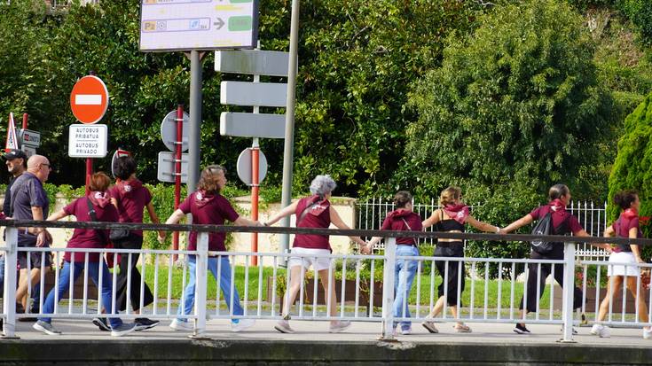 Jendetza bildu da Olagarro Eguneko lehen orduetan