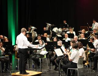 Udazkeneko kontzertua eskaini du Udal Musika Bandak