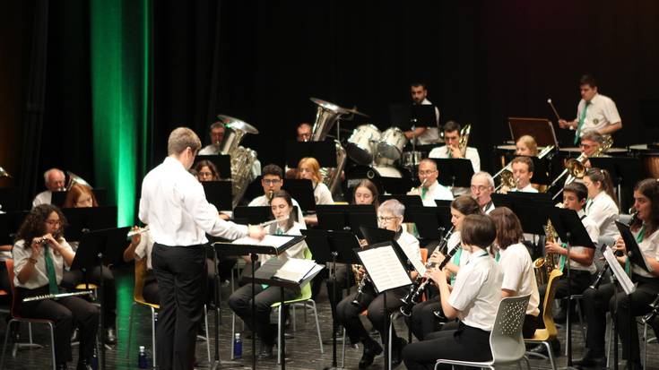 Udazkeneko kontzertua eskaini du Udal Musika Bandak