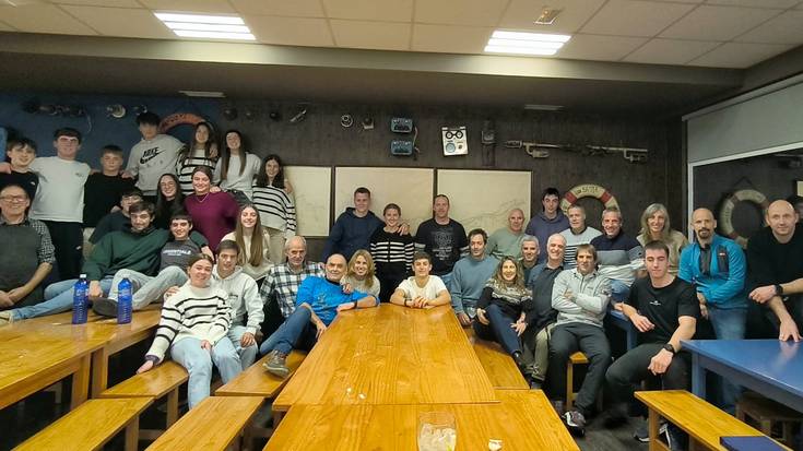 Urteko batzar orokorra egin, eta piraguisten lana aitortu du Itxas Gainek