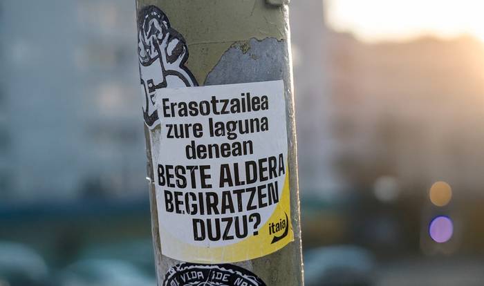 Erasotzailea ezaguna denean, beste aldera begiratzen duzu?
