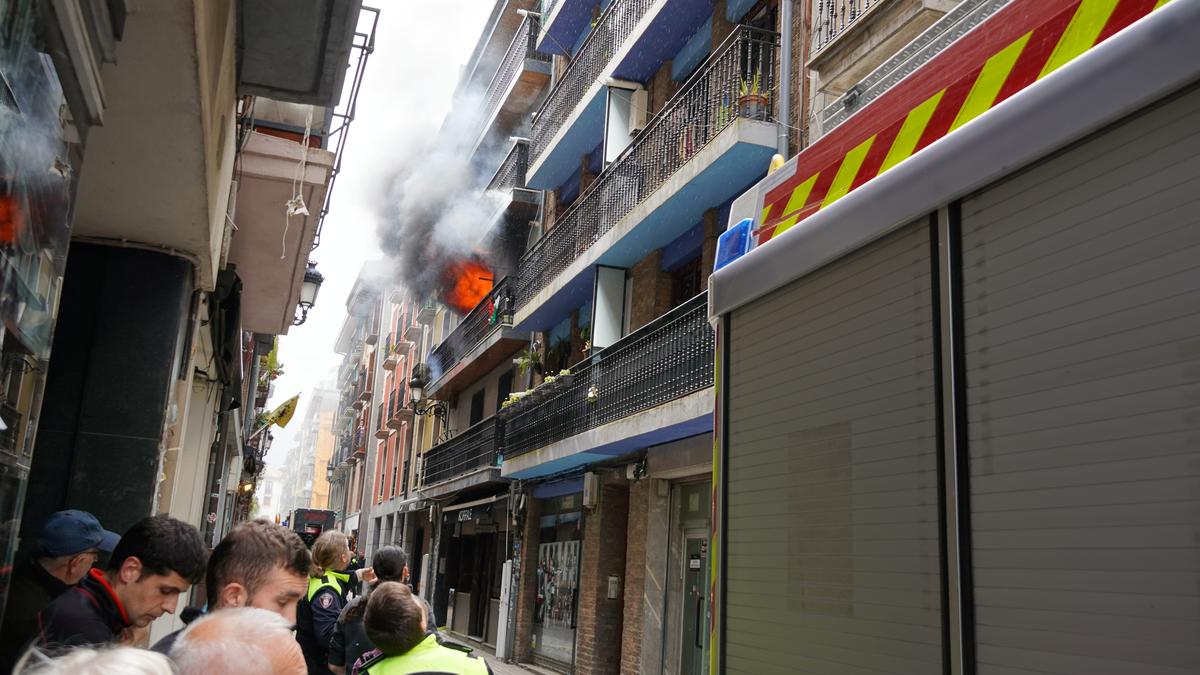 Erdikaleko etxebizitza batek su hartu du