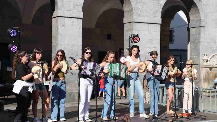 Plazako erromeriarekin borobildu dute Trikiti Eguna