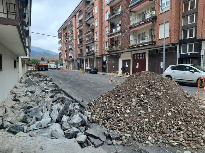 Arana Goikoan hasi dituzte espaloiak eta ur azpiegiturak hobetzeko lanak