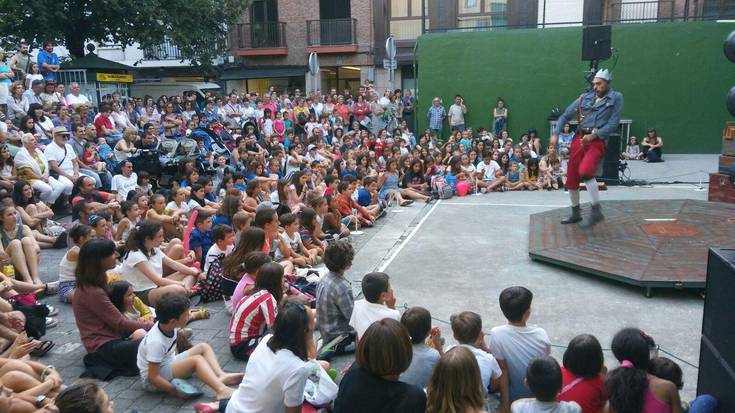 Irudietan: Ganso & Cia taldearen 'Babo Royal' lana (Kalerki)